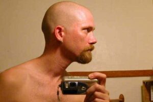 Rutina Diaria de Cuidado de la Piel para Hombres Calvos