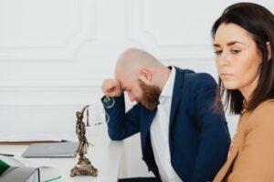 Los 8 Errores Más Comunes Que Cometen los Hombres Calvos (y Cómo Evitarlos)