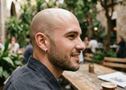 Aretes en hombres Calvos